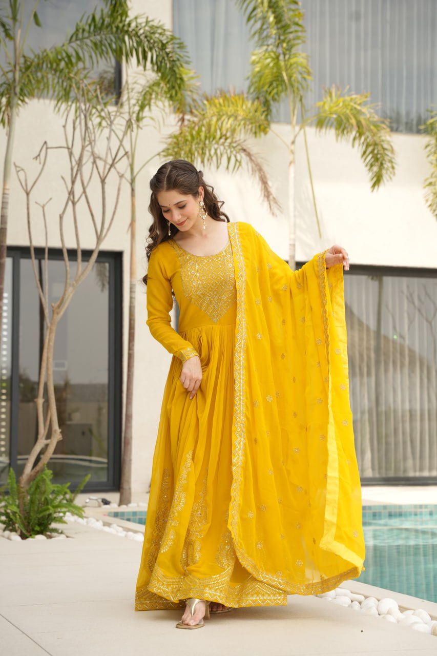 Women's Cotton Embroidered Anarkali Gown With Dupatta Set - Image 9