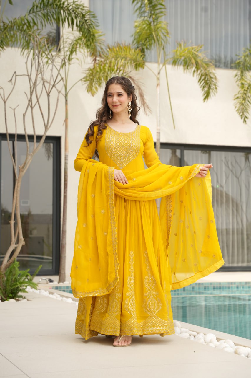 Women's Cotton Embroidered Anarkali Gown With Dupatta Set - Image 12
